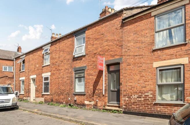 3 bed property, in Dudley Road, £155,000