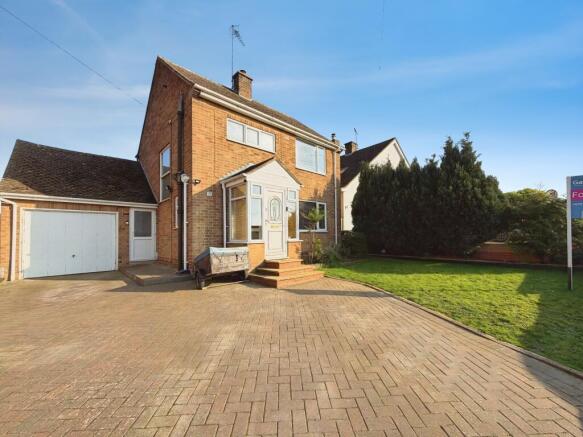 3 bed property, in Danvers Road, £490,000
