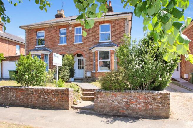4 bed property, in Ashford Road, £475,000