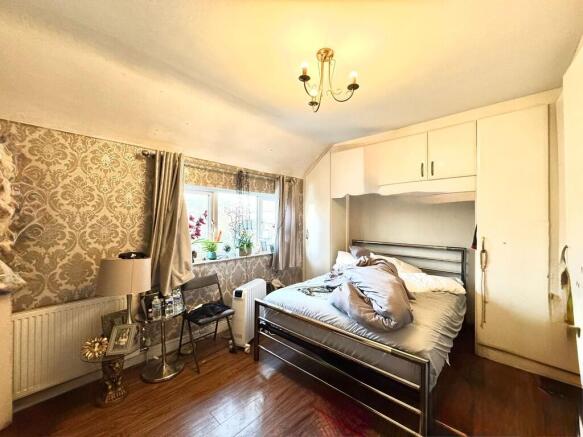 3 bed property, in Killowen Avenue, £575,000