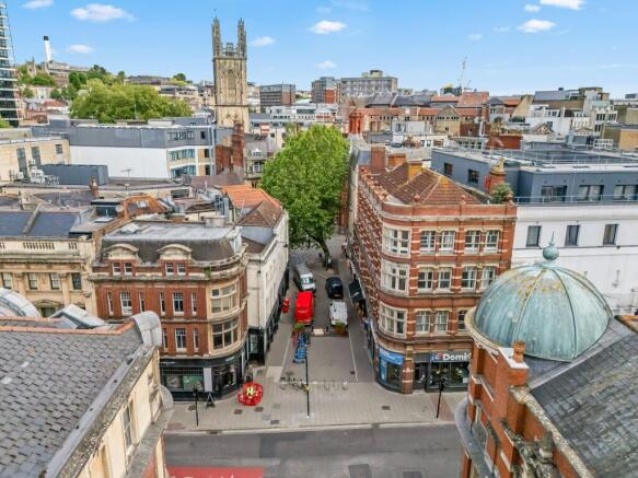 2 bed property, in Marsh Street, £240,000