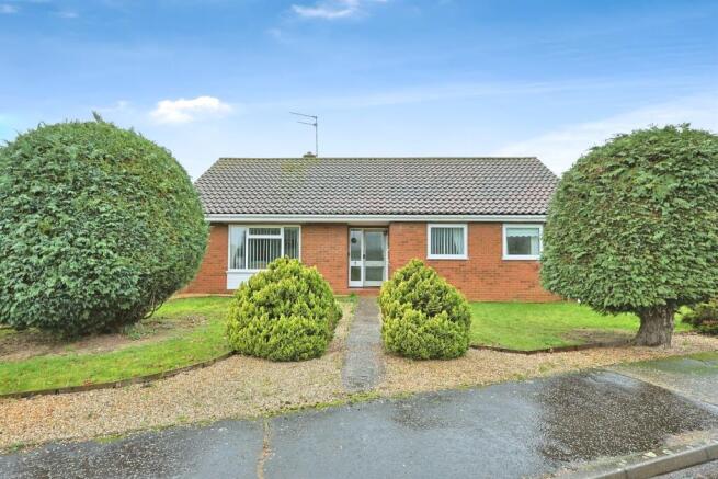 3 bed property, in Larch Grove, £240,000