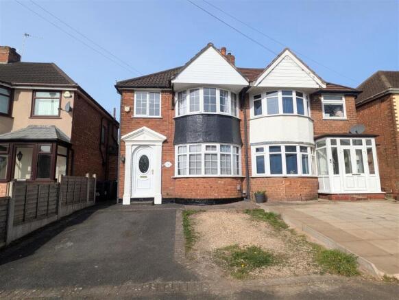 3 bed property, in Aldershaw Road, £230,000
