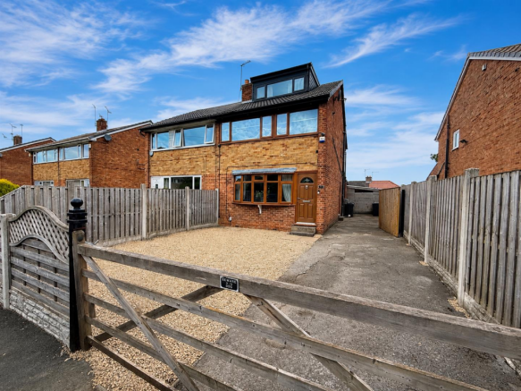 5 bed property, in Summerbridge Crescent, £285,000