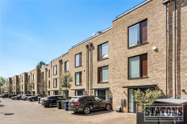 4 bed property, in Quayle Crescent, £1,150,000