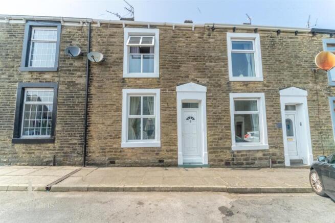 2 bed property, in Orchard Street, £115,000