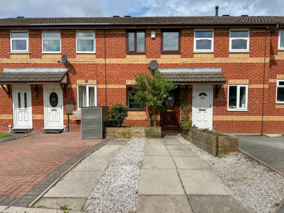2 bed property, in Springfield Court, £140,000