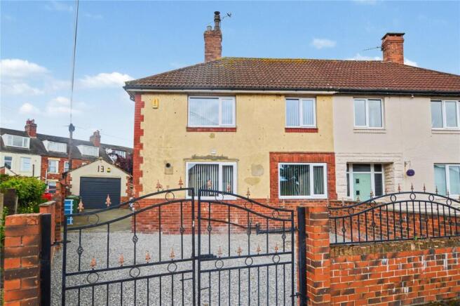 2 bed property, in The Hollings, £210,000