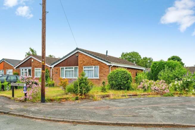 2 bed property, in Shakespeare Avenue, £320,000