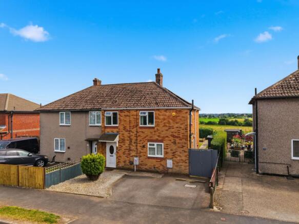 3 bed property, in Kingsley Crescent, £180,000