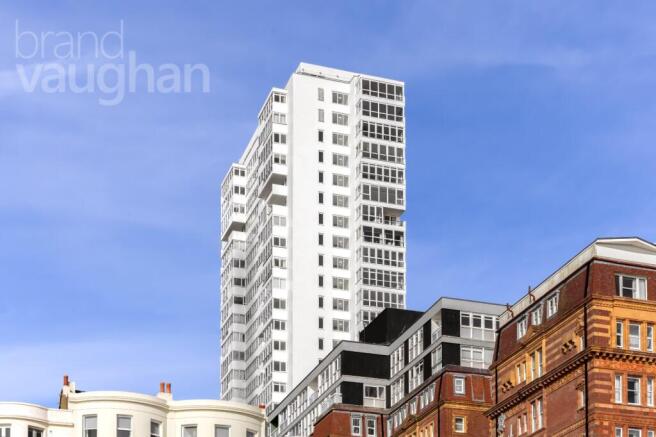 2 bed property, in St. Margarets Place, £325,000