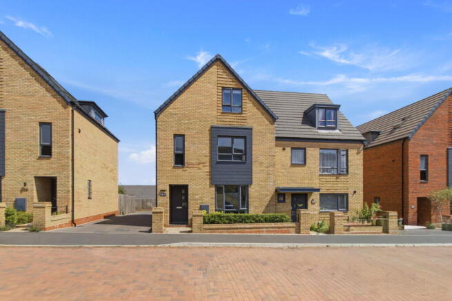 4 bed property, in Strothers Avenue, £425,000