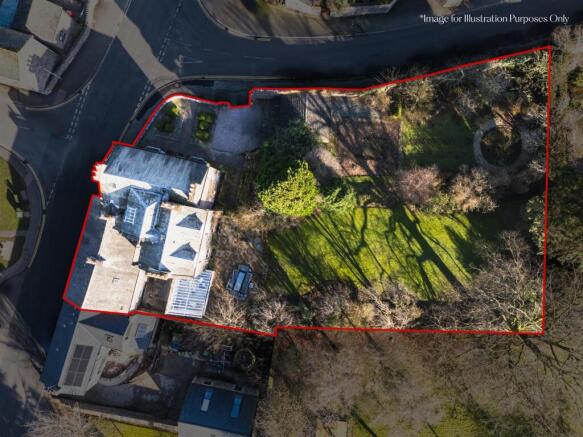 8 bed property, in Silver Street, £995,000