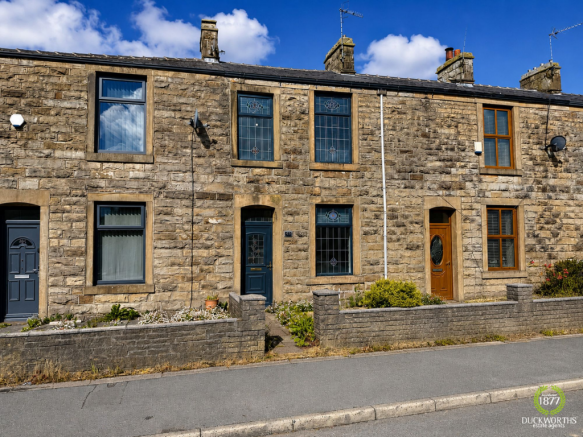 3 bed property, in Manchester Road, £160,000