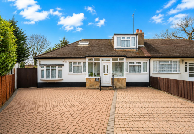 4 bed property, in Copthall Gardens, £799,995