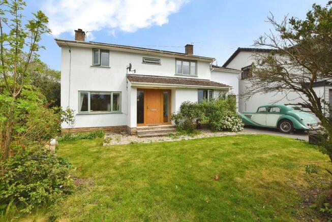 4 bed property, in Old Mill Gardens, £825,000