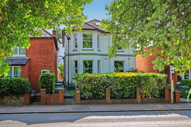 4 bed property, in Horsham Road, £950,000