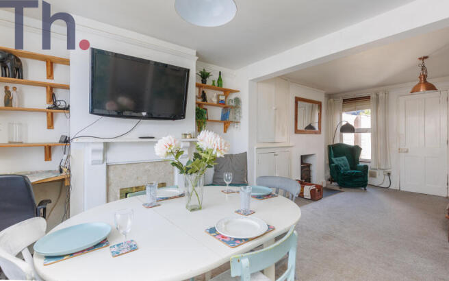 3 bed property, in Newport PO30, £225,000