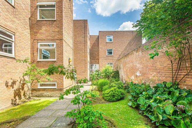 2 bed property, in 107 Sharrow Vale Road, £179,950