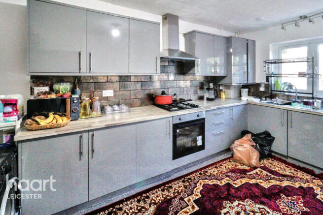 3 bed property, in Ainsdale Road, £400,000