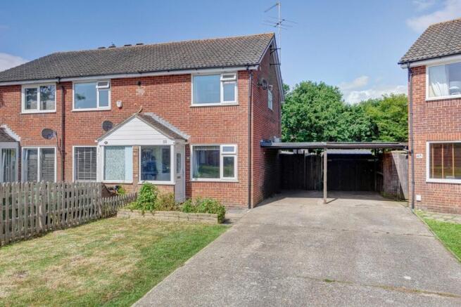 2 bed property, in Howlett Drive, £260,000