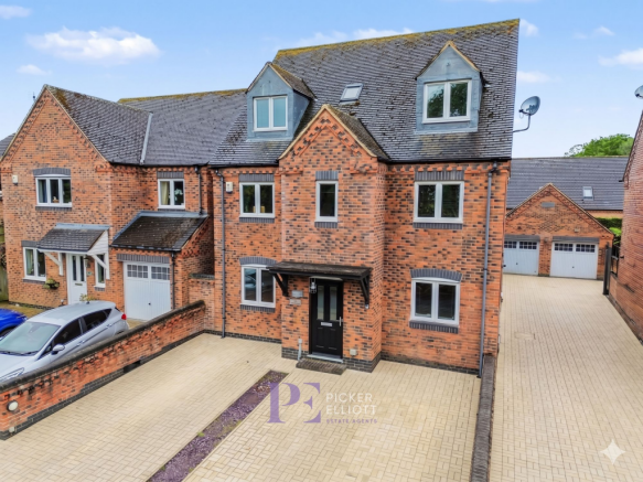 5 bed property, in Nursery Gardens, £520,000