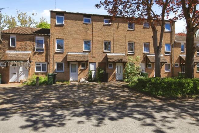 5 bed property, in Bringhurst, £180,000