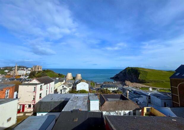 2 bed property, in High Street, £65,000