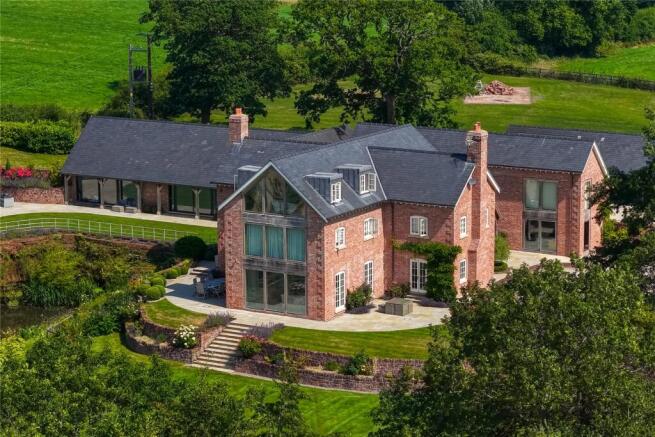 6 bed property, in Hollins Hill, £4,750,000
