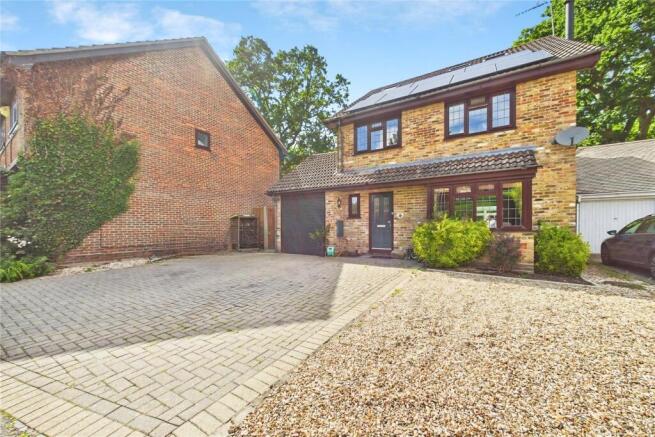 5 bed property, in Dauntless Road, £650,000