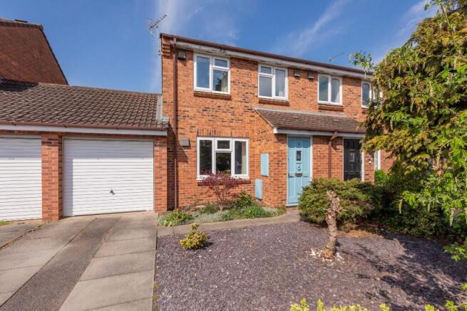 3 bed property, in Pearl Gardens, £474,950
