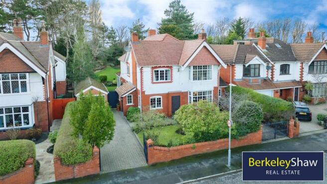 4 bed property, in Blundell Road, £750,000