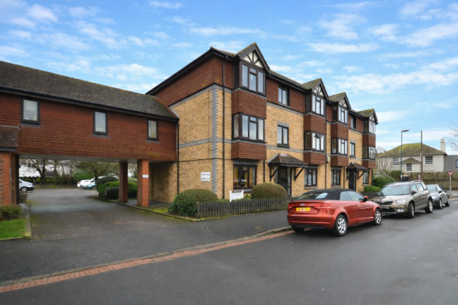 1 bed property, in Victoria Road, £135,000