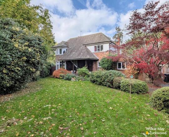 3 bed property, in Parkhouse Road, £625,000