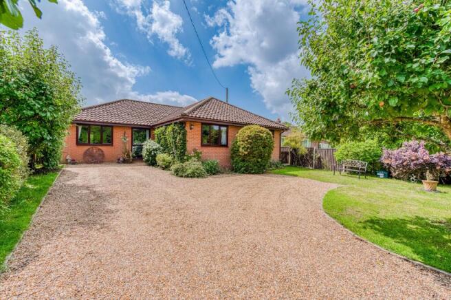3 bed property, in Heywood Road, £380,000