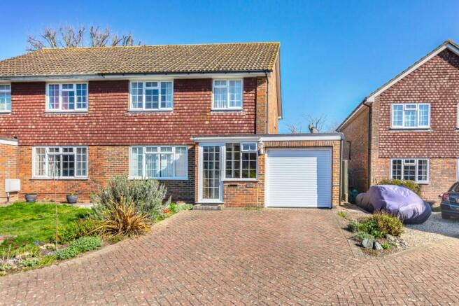 3 bed property, in Hayes Close, £450,000