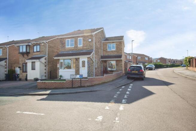 3 bed property, in Askam Court, £278,000