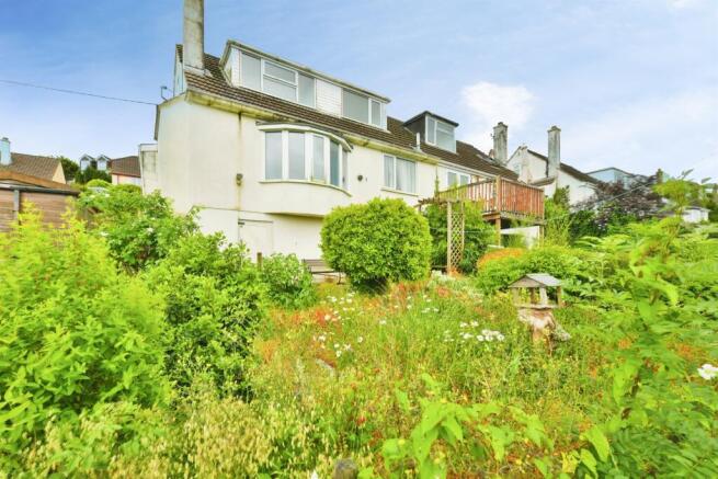3 bed property, in St. Annes Road, £214,995