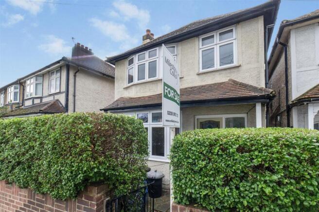 3 bed property, in Whitton Road, £800,000