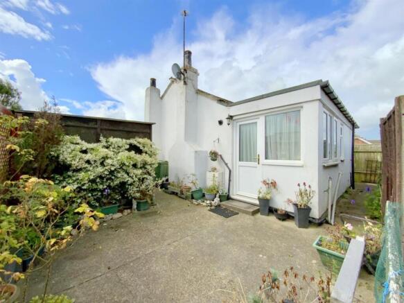 2 bed property, in The Field, £120,000