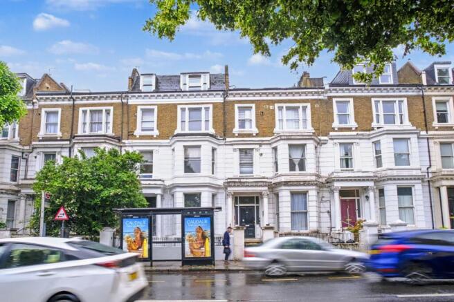 1 bed property, in Holland Road, £225,000