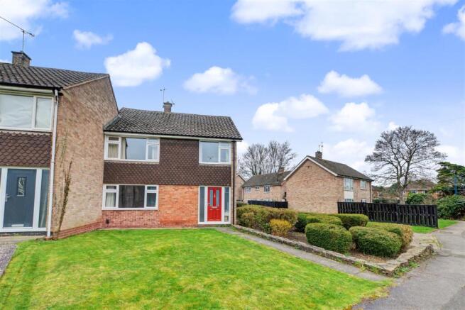 3 bed property, in Babington Court, £265,000