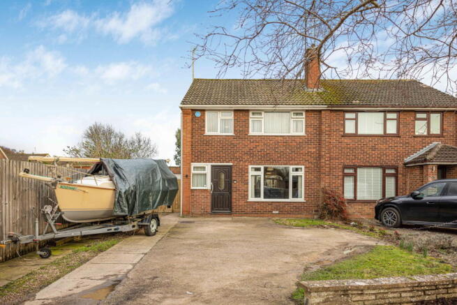 3 bed property, in Cowley Close, £410,000