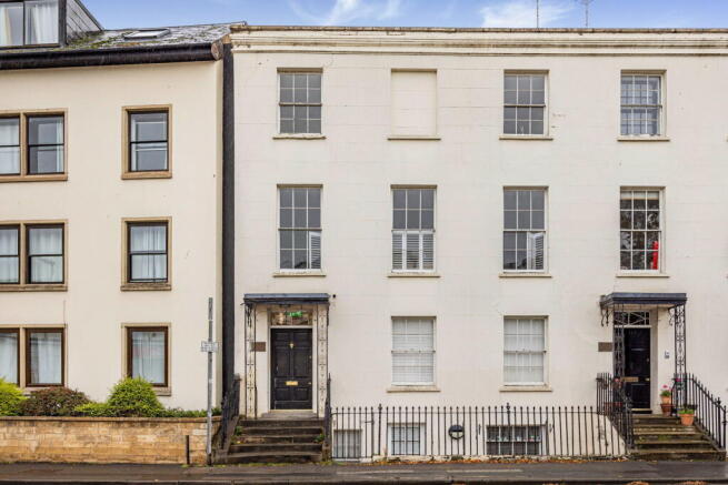 2 bed property, in Flat 4, £160,000