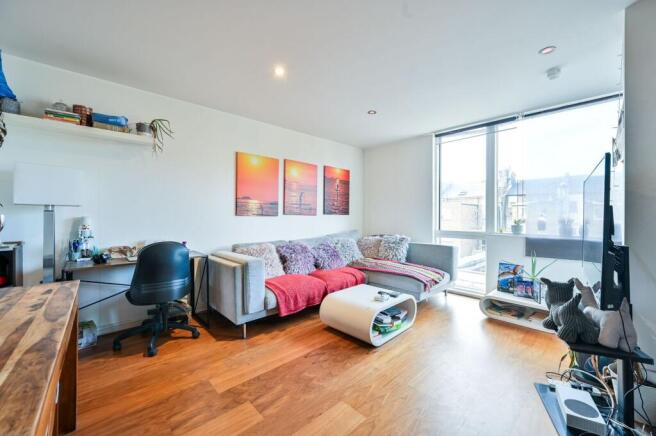 1 bed property, in Boyson Road, £350,000