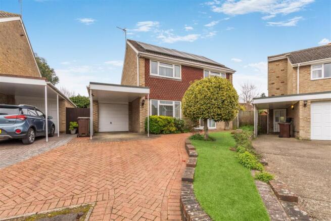 4 bed property, in Sevington Park, £525,000