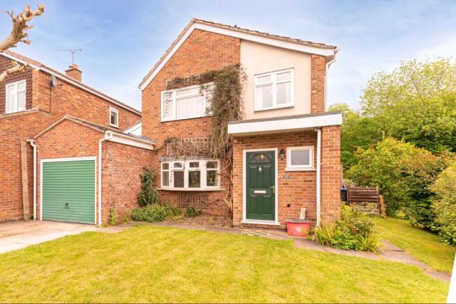 4 bed property, in Antrobus Close, £475,000