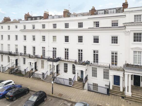 5 bed property, in Clarendon Square, £1,250,000