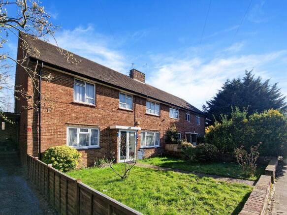 2 bed property, in Marnham Crescent, £275,000