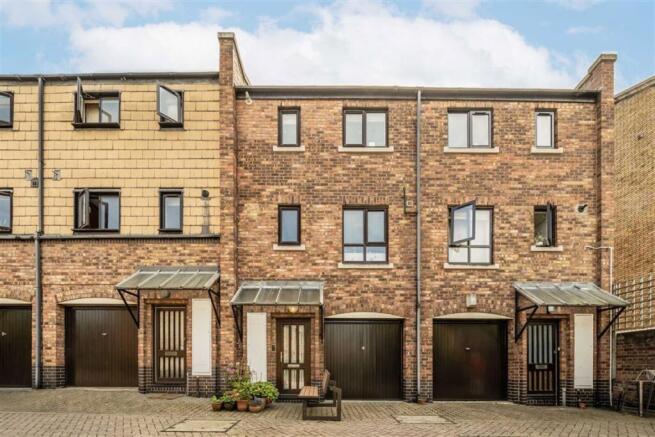3 bed property, in Prospect Place, £1,100,000